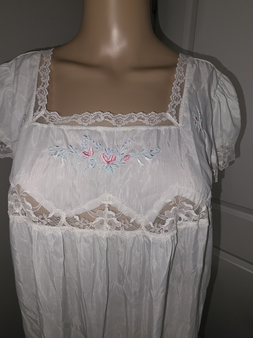 Vintage Barbizon 60's'70's Soft Blue Lace-Trim Long Nightgown * Feminine Chemise - Picture 2 of 16